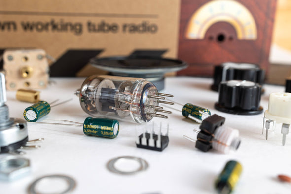 EIGHT Innovation Tube Radio