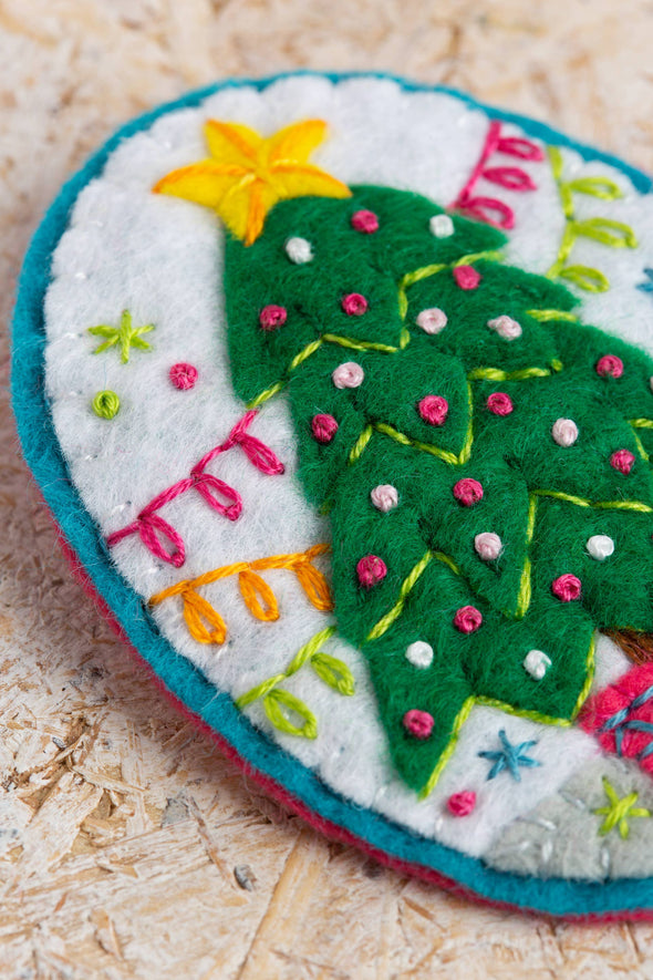 Merry Christmas Felt Craft Brooch Kit