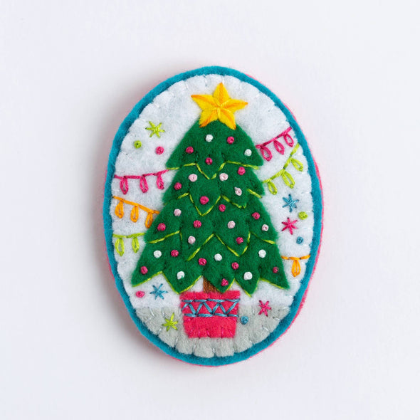 Merry Christmas Felt Craft Brooch Kit