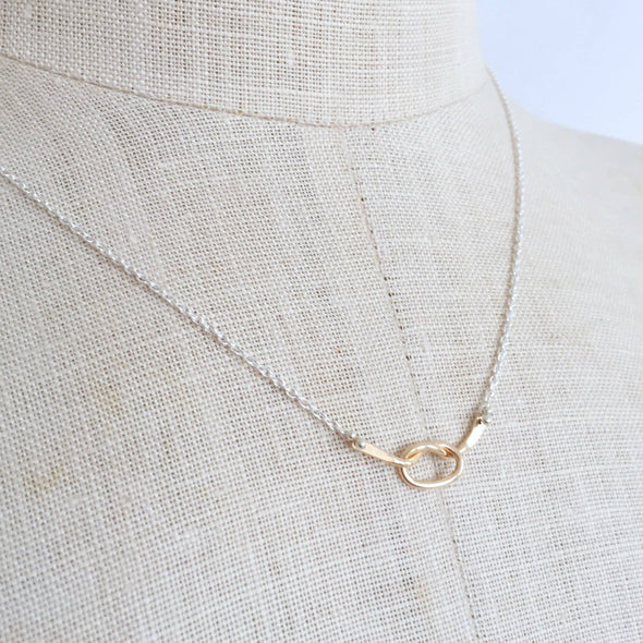 Loveknot Necklace: All silver