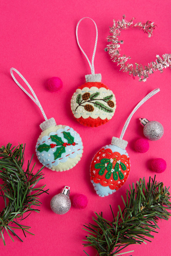 Christmas Baubles Felt Craft Kit