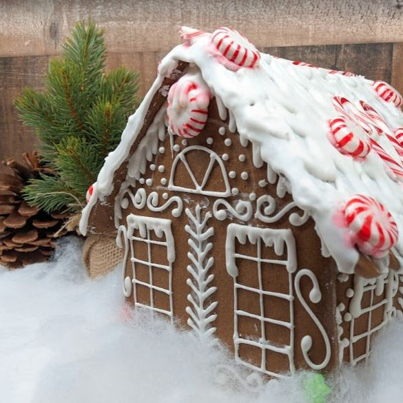 Reservation- DIY Gingerbread House Decorating (Walk-In)